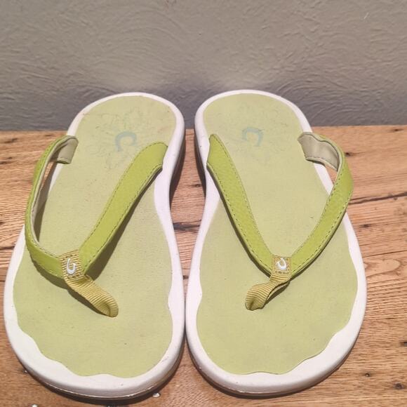OluKai Bright Green Leather Flip Flop/Sandal Women's Size 5 - Picture 2 of 9